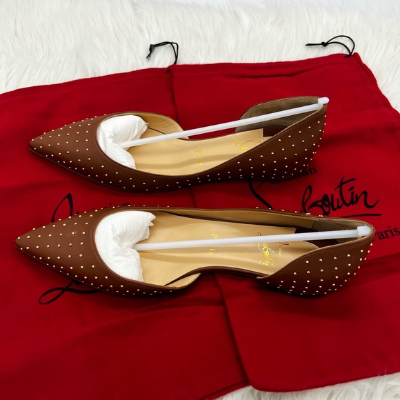 CHRISTIAN LOUBOUTIN | Iriza Plume Studded Leather Flats In Cuoio - Picture 9 of 12